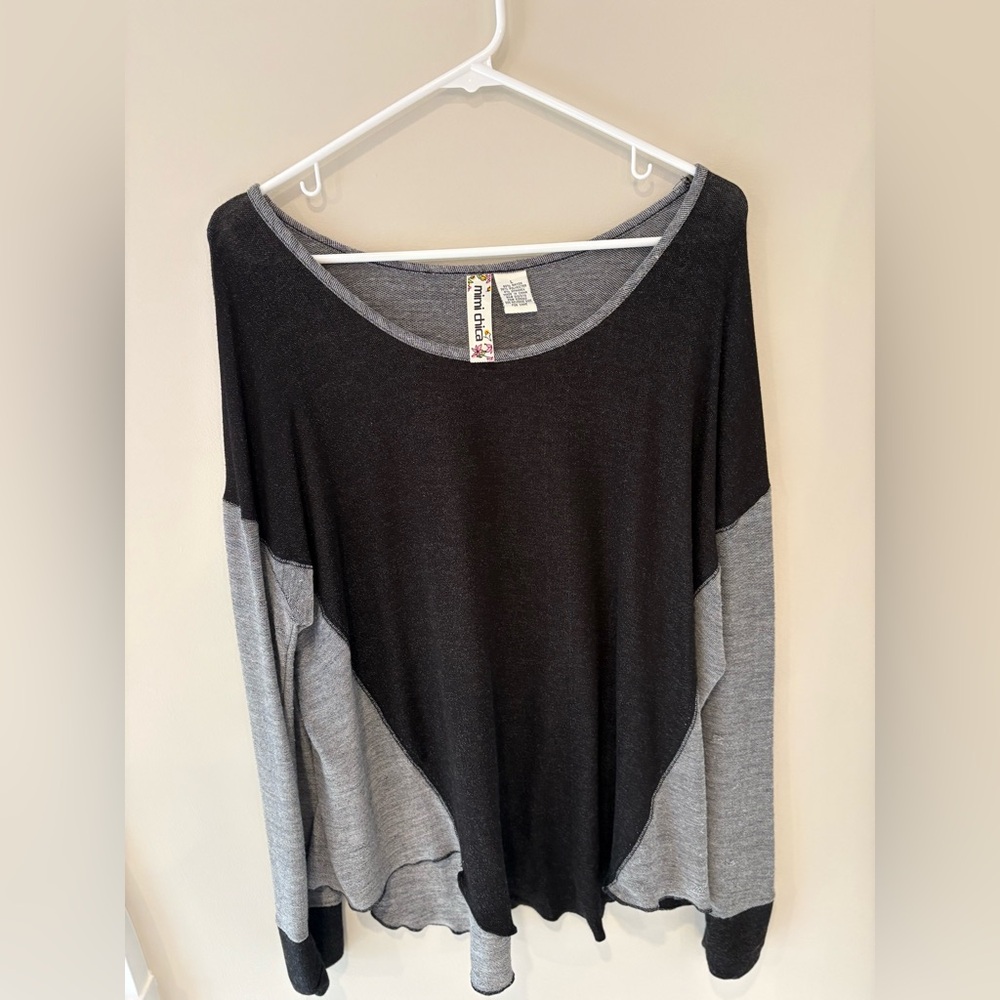 Mimi Chica Two-Tone Black and Gray Long Sleeve Top